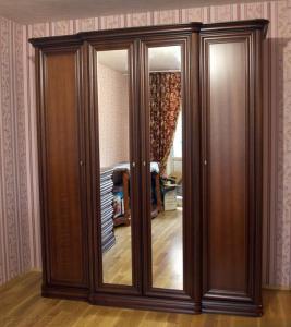 Шкаф 4-х дверный с выступом «Екатерина» (2 зеркала)
