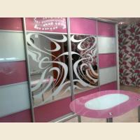 Шкафы-купе с цветным стеклом Oracal