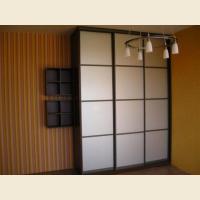 Шкафы-купе с цветным стеклом Oracal