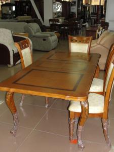 Стол обеденный