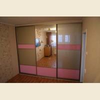 Шкафы-купе с цветным стеклом Oracal