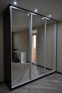 Шкафы-купе с зеркалами