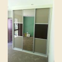 Шкафы-купе с цветным стеклом Oracal