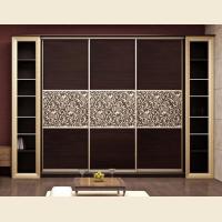 Шкафы-купе с декоративными панелями