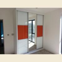 Шкафы-купе с цветным стеклом Oracal