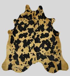 Лошадь на бежевом