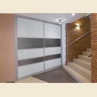 Шкафы-купе с декоративными панелями