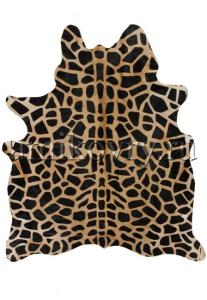 Жираф на бежевом